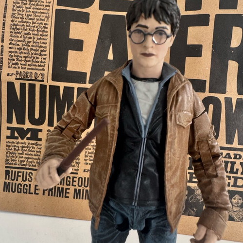 Harry Potter figure like new with base and wand