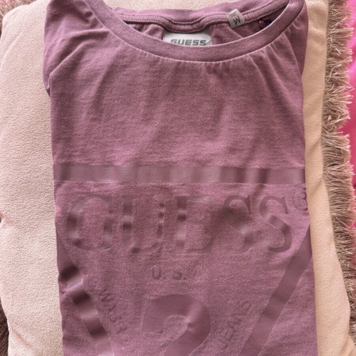 Guess T-shirt μεταχειρισμένο, μέγεθος M, σκουρόροζ
