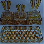  ΣΕΤ ΠΕΡΙΠΟΙΗΣΗΣ ΚΑΙ ΚΑΛΛΩΠΙΣΜΟΥ: δύο μπουκάλια κολονιας, κουτακι/δοχείο με καπάκι, δίσκος. Κρύσταλλο Γερμανίας Ernst Buder 1960