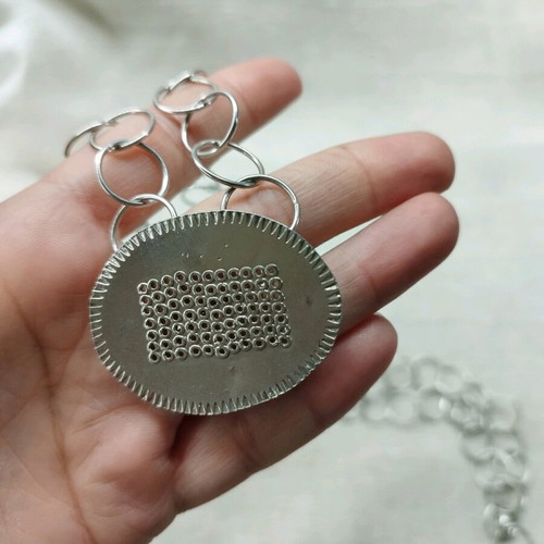 Necklace silver like new, long with clip