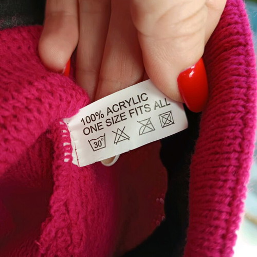 Wool hat with fleece lining new, pink