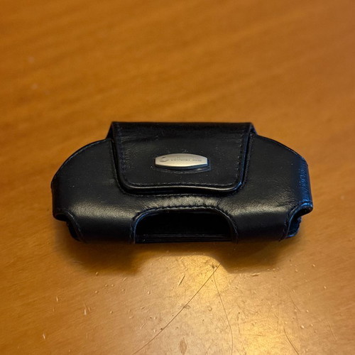 Cellularline leather case with belt clip like new, black