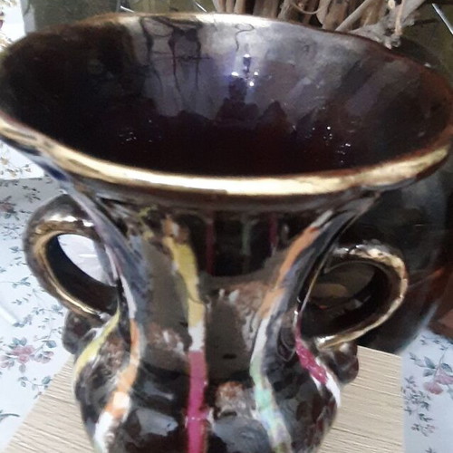 Black vase with brushstroke accents, decorative flower vase