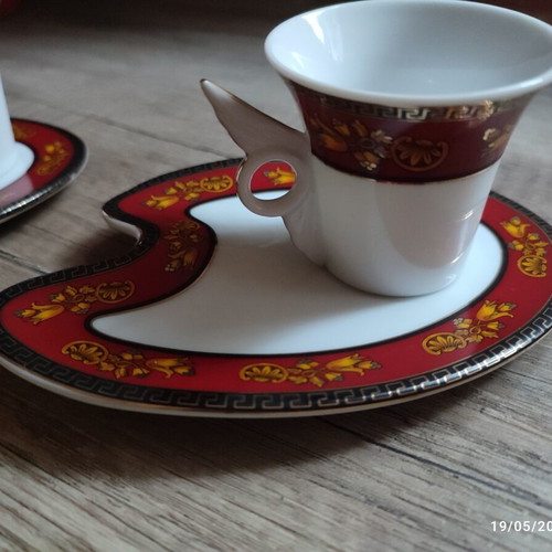 Porcelain tea cups like new with unique asymmetrical feather-shaped saucers