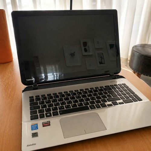 Toshiba Satellite L50-B laptop with Intel Core i5, 6GB RAM, 500GB SSD