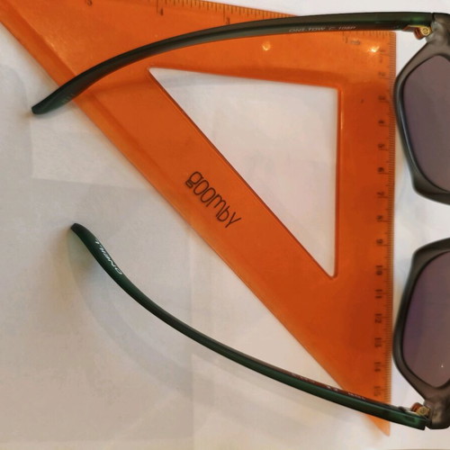 O'NEILL sunglasses like new with grey and green mirror lenses