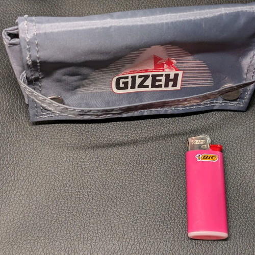 GIZEH tobacco pouch like new
