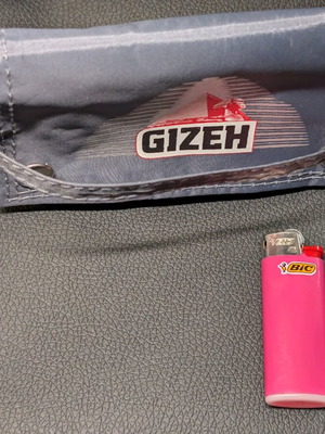GIZEH tobacco pouch like new