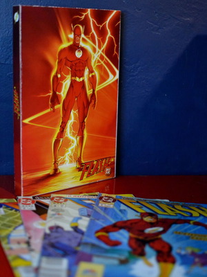 Flash 4 comic issues 1997 with case, like new