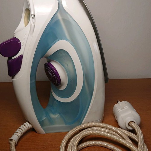 Philips GC1905 iron used with steam function