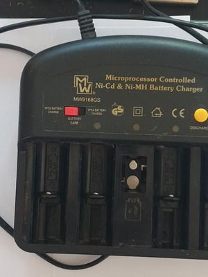 Minwa MW9168GS Battery Charger used, supports Ni-Cd and Ni-MH