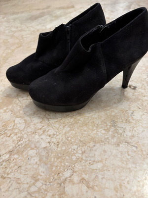 Ankle boots like new, black, size 38, high heel