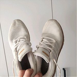 Adidas αθλητικά παπούτσια νούμερο 40 άσπρα με χρυσαφί λεπτομέρειες