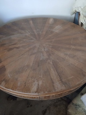 Round extendable coffee table used