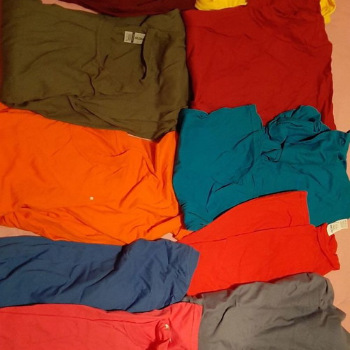 GILDAN T shirts new, pack of 10 in different colors, size L