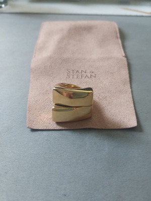 San& Stefan Women's Ring with Gold Plated Stainless Steel Like New