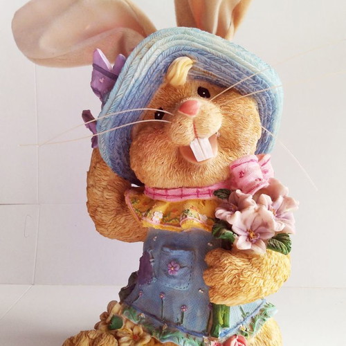 Rabbit statue used resin figure with plush ears