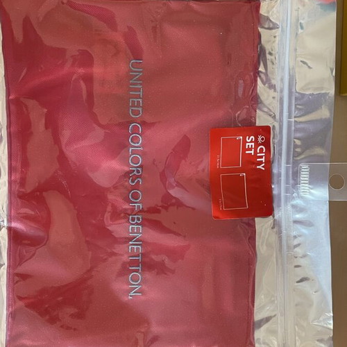 Benetton travel city set new, 2 versatile pouches red