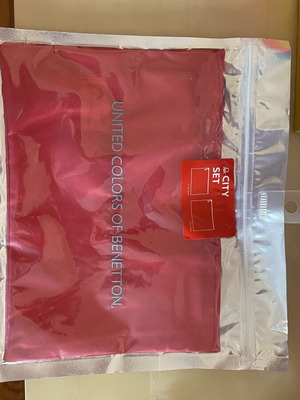 Benetton travel city set new, 2 versatile pouches red