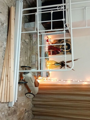 White iron bed frame with decorative details, 160x200 cm