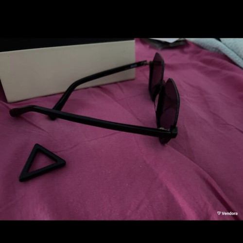 Dione and Zeus sunglasses, black