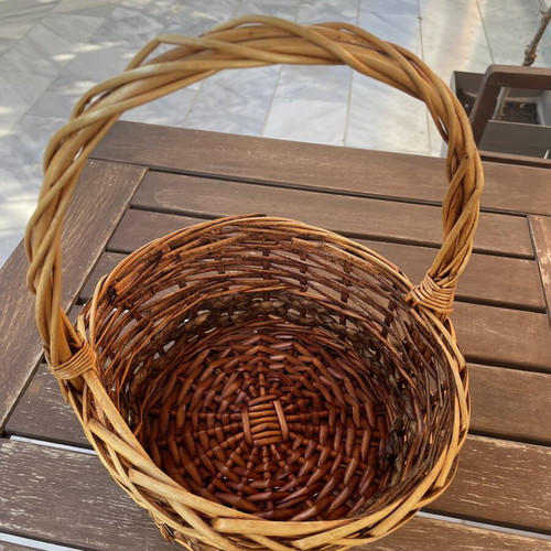Straw basket like new