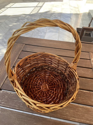 Straw basket like new