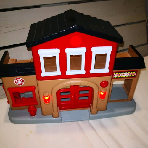 Playgo fire station used and rescue station