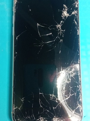 IPhone 11 μεταχειρισμένο για ανταλλακτικά, σπασμένη οθόνη, μη ελεγμένο