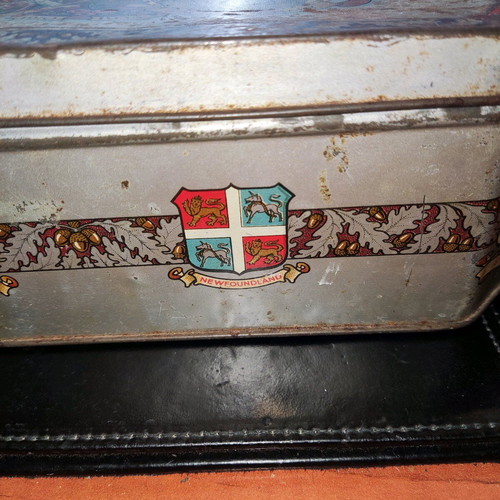 King George V Queen Mary collectible tin used, metal