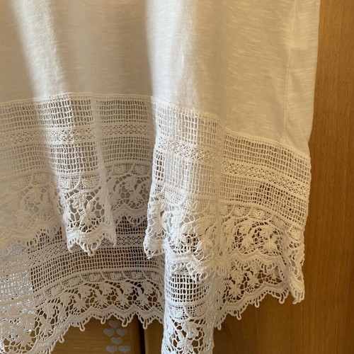 Sleeveless Wide Top with Cotton Lace Hem new, white