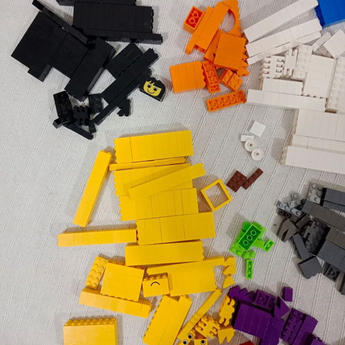 Lego used, about 1000 pieces with idea booklets