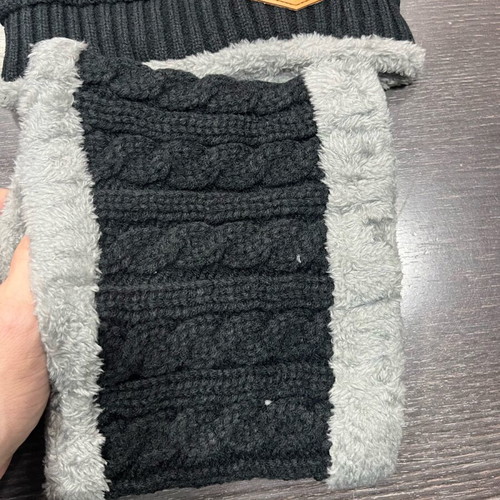 Winter hat and neck warmer set like new with fur lining