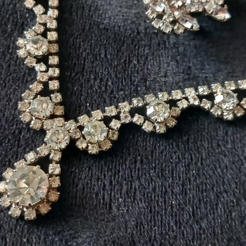 Rhinestone jewelry set with clip-on earrings, like new