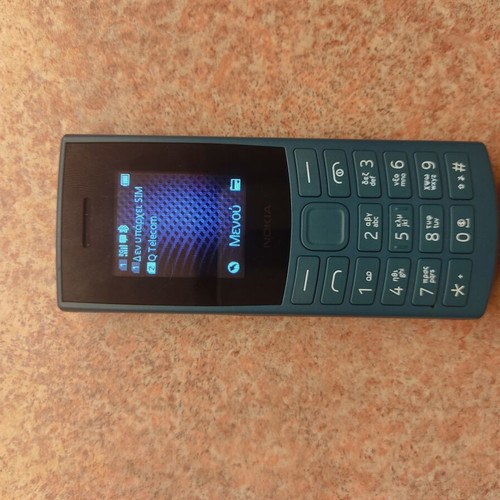 Nokia 105 TA-1551 4G like new, green, with charger