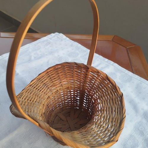 Vintage wicker decorative basket like new, 26 cm height