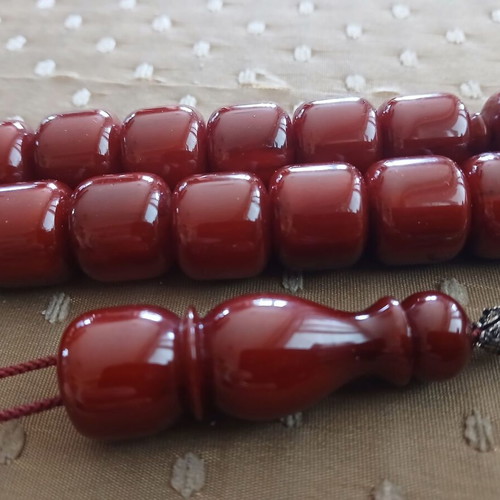 Bakelite Komboloi chatzikos 10, like new, 33 beads, traditional metal finish