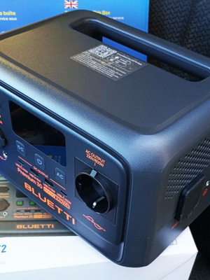 Photovoltaic system with BLUETTI Elite 30 V2 portable power station and 2 solar panels 120W new