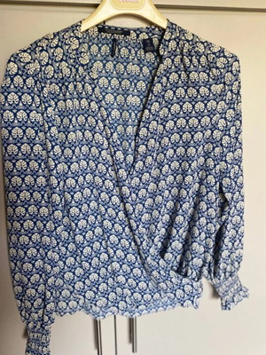 Scotch Soda blouse XS like new, white and blue