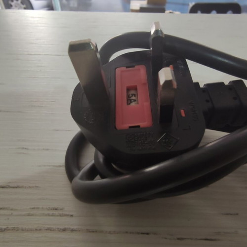 Cable UK Plug to IEC C13 for Computers and Electronics new