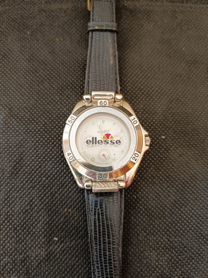 Ρολόι χειρός Ellesse μεταχειρισμένο με μεταλλική κάσα και μαύρο λουράκι