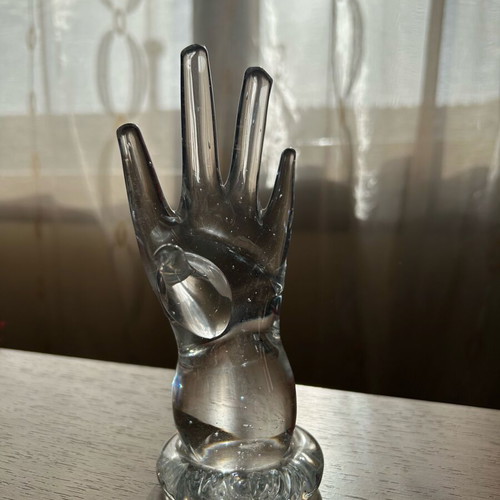 Decorative glass hand like new, ideal for rings