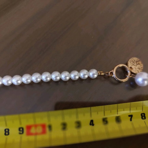 Faux bijoux set like new, white and gold necklace and bracelet