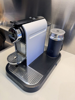 Καφετιέρα Nespresso με Aerocino σαν καινούργιο, αποσπώμενο δοχείο νερού