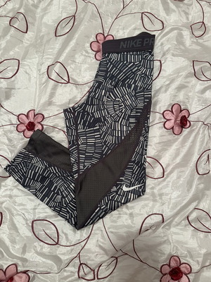 Nike knee-length leggings used, size XS
