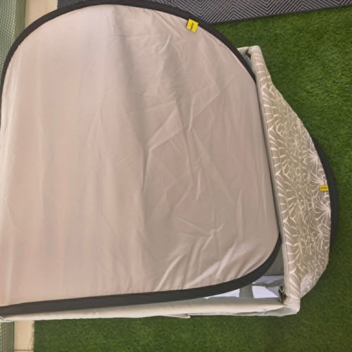 Aeromoov Instant Travel Cot like new with mosquito net and sunshade