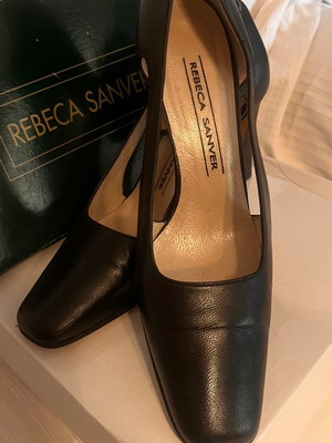 Γόβες Rebeca Sanver μεταχειρισμένες, μέγεθος 40, μαύρες με άνοιγμα στο πλάι