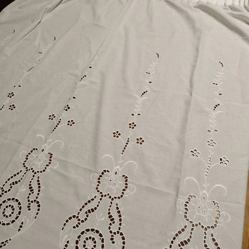 Cutwork curtain 140x120 like new