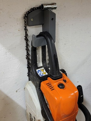 Chainsaw stand new