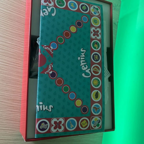 Genius board game like new, knowledge edition